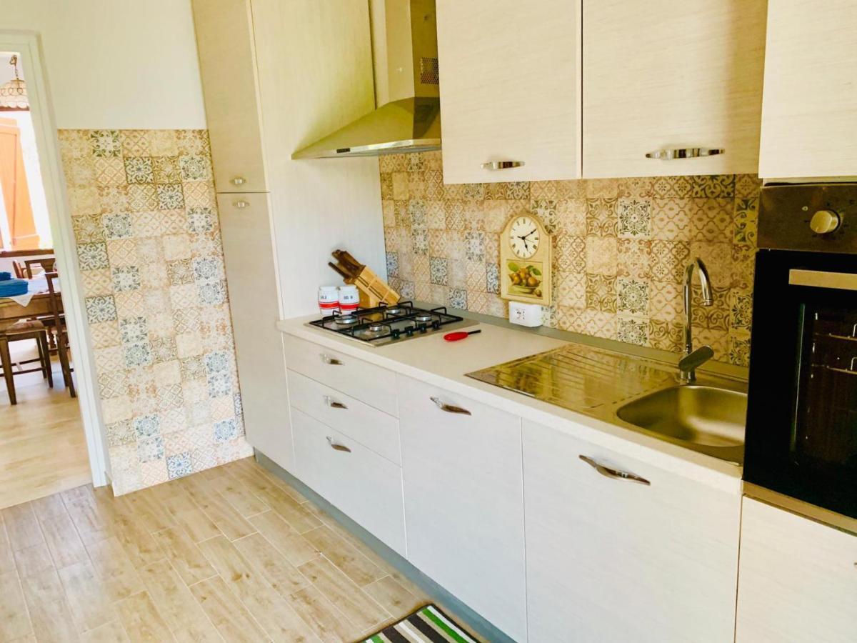 Casa Vacanze 'Sa Corbula' Porto Columbu - Perd'E Sali Buitenkant foto